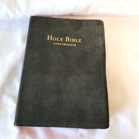 Vintage Holy Bible Concordance, 1962, Self-Pronouncing Edition - Picture 1 of 11